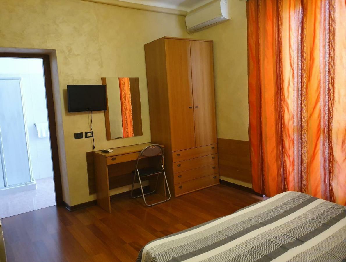 Albergo Leon D'Oro Castel San Giovanni  Eksteriør billede